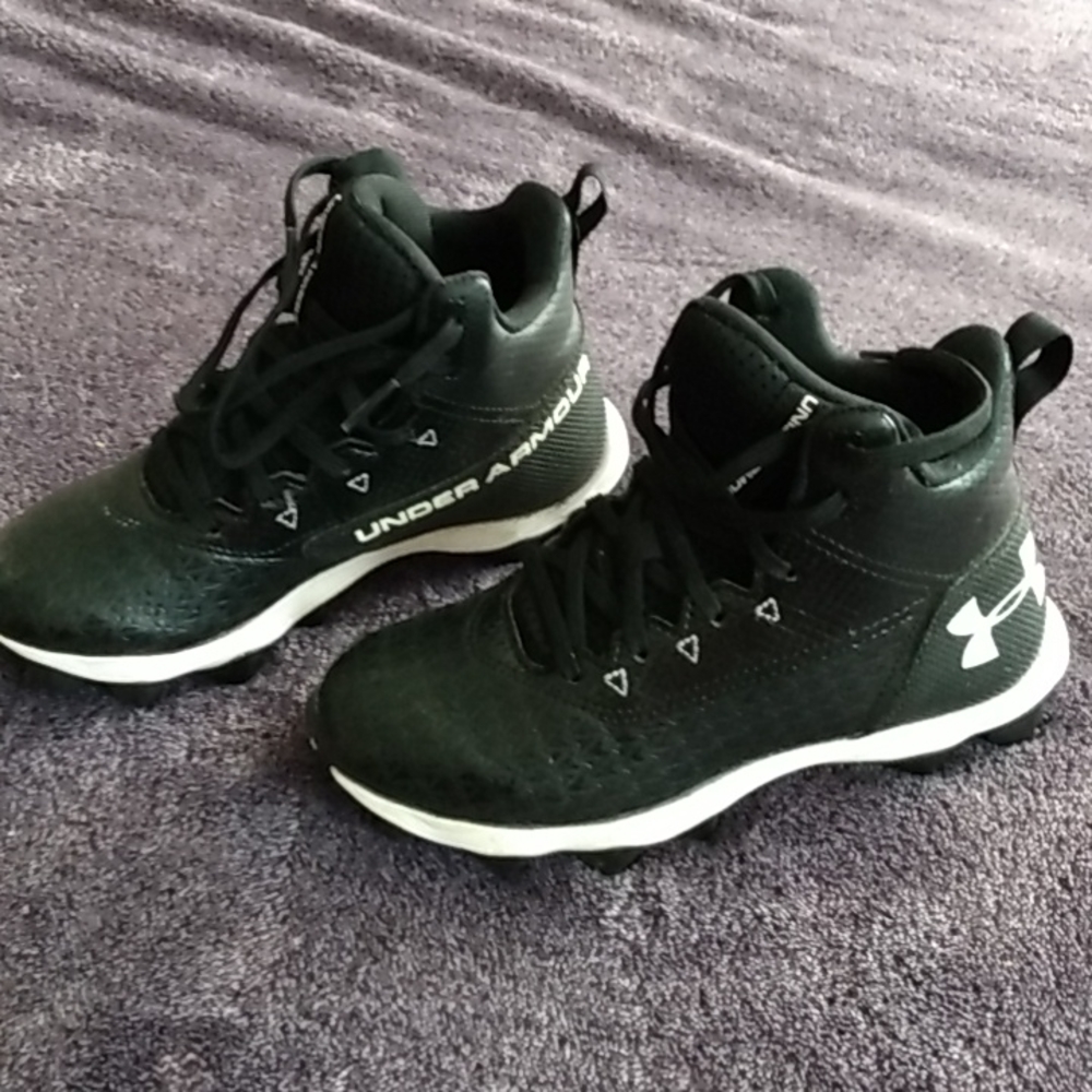 Boys football cleats size 1y